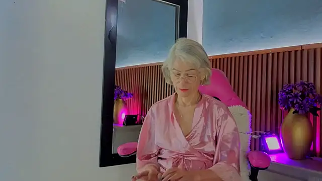 Snapshot of miss_monserrate01 chatting on June 1, 1:24 pm miss monserrate01 online show from June 1, 1:24 pm
