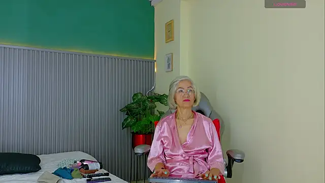 Snapshot of miss_monserrate01 chatting on June 20, 1:25 pm miss monserrate01 online show from June 20, 1:25 pm