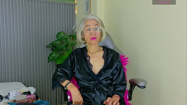Snapshot of miss_monserrate01 chatting on June 22, 1:52 pm miss monserrate01 online show from June 22, 1:52 pm