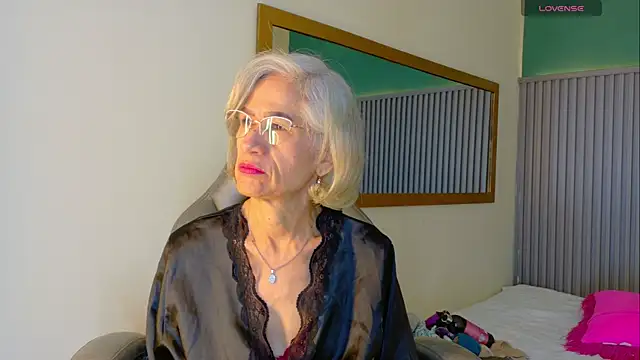 Snapshot of miss_monserrate01 chatting on June 26, 1:26 pm miss monserrate01 online show from June 26, 1:26 pm