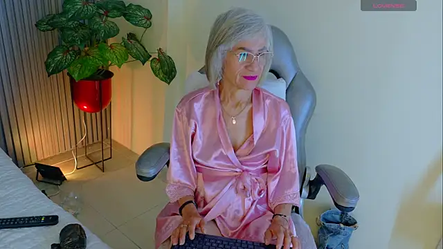 Snapshot of miss_monserrate01 chatting on July 11, 2:42 pm miss monserrate01 online show from July 11, 2:42 pm