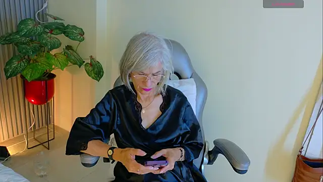 Snapshot of miss_monserrate01 chatting on July 13, 2:31 pm miss monserrate01 online show from July 13, 2:31 pm