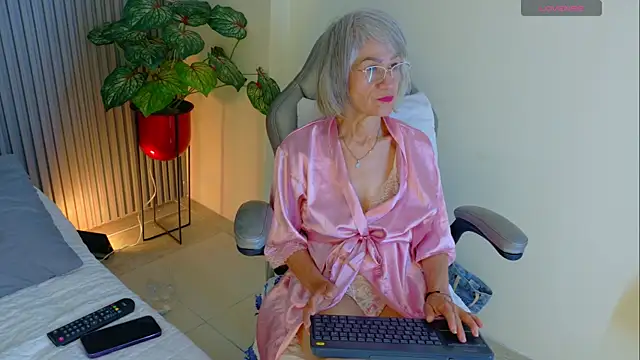 Snapshot of miss_monserrate01 chatting on July 14, 2:12 pm miss monserrate01 online show from July 14, 2:12 pm