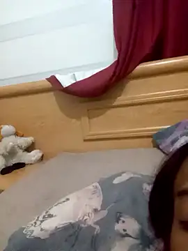 Snapshot of loveofpetitegirls34 chatting on February 14, 7:21 pm loveofpetitegirls34 online show from February 14, 7:21 pm