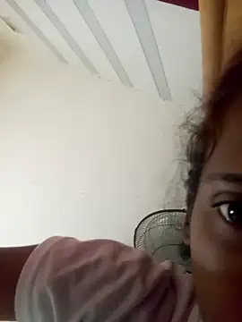 Snapshot of loveofpetitegirls34 chatting on March 17, 6:39 am loveofpetitegirls34 online show from March 17, 6:39 am