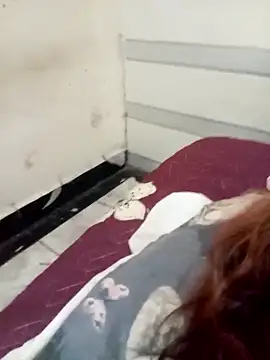 Snapshot of loveofpetitegirls34 chatting on March 20, 11:37 am loveofpetitegirls34 online show from March 20, 11:37 am