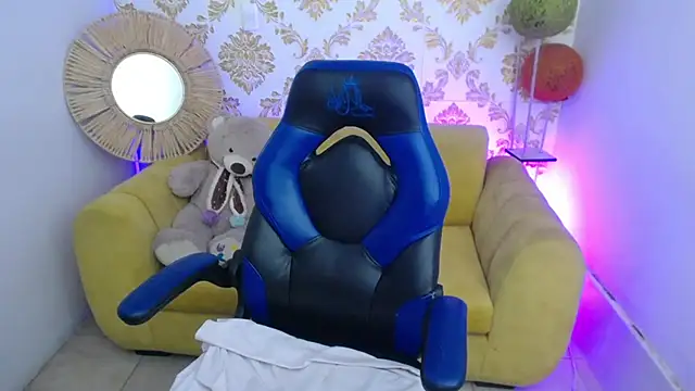 ALISS M  online show from March 14, 9:04 am