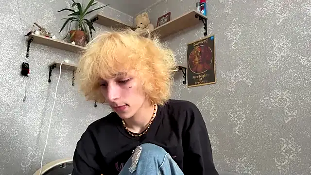 Snapshot of Fred_bucks chatting on March 10, 9:58 am Fred bucks online show from March 10, 9:58 am