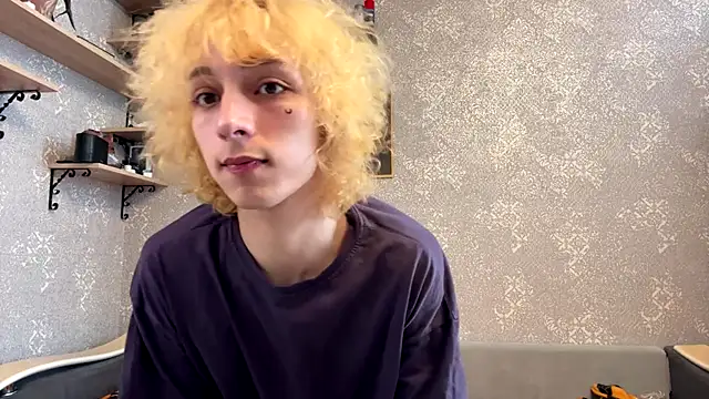 Snapshot of Fred_bucks chatting on March 11, 7:36 am Fred bucks online show from March 11, 7:36 am