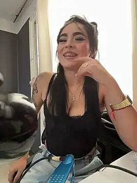 Sara Fernandez  online show from February 13, 2:24 pm