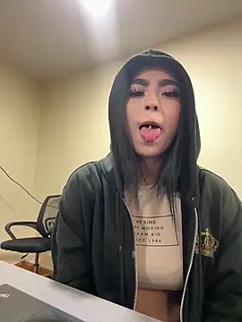 Sara Fernandez  online show from May 4, 2:46 pm