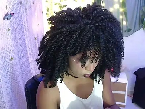 Snapshot of zafiro_blu chatting on April 14, 1:28 pm zafiro blu online show from April 14, 1:28 pm
