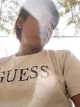 Snapshot of Decent_girl01 chatting on February 6, 11:57 am Decent girl01 online show from February 6, 11:57 am