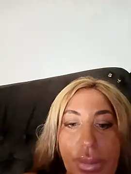 MiaMooly online show from September 9, 2:05 pm