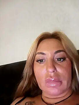 MiaMooly online show from October 13, 4:07 pm