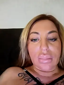 MiaMooly online show from December 16, 6:35 pm