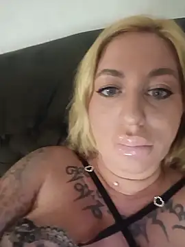 MiaMooly online show from June 4, 7:42 pm