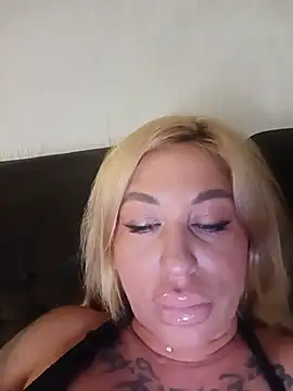 MiaMooly online show from June 18, 7:18 pm