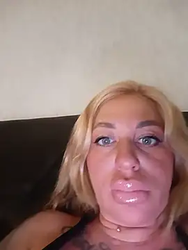 MiaMooly online show from June 19, 7:39 pm