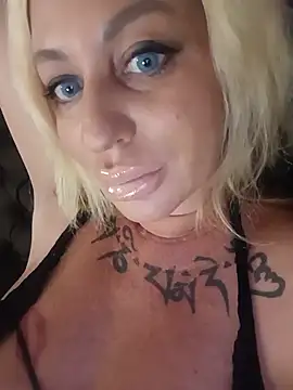 MiaMooly online show from August 1, 6:29 pm