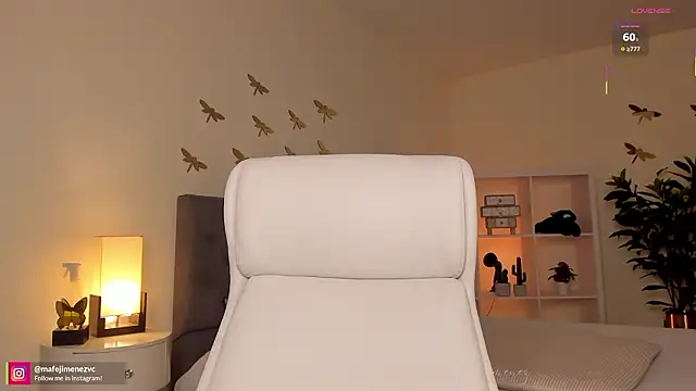 missvancouver online show from March 4, 12:55 pm