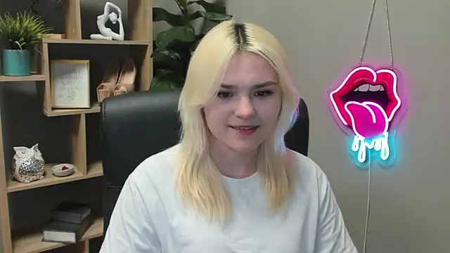 SweetLilyxo online show from March 10, 2:22 pm