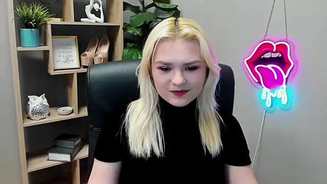SweetLilyxo online show from April 2, 1:31 pm