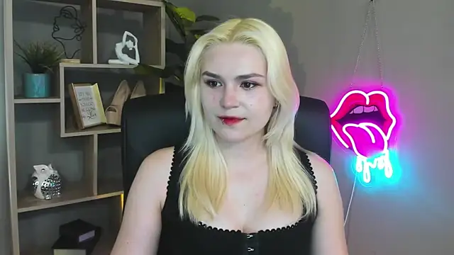 SweetLilyxo online show from April 28, 1:27 pm
