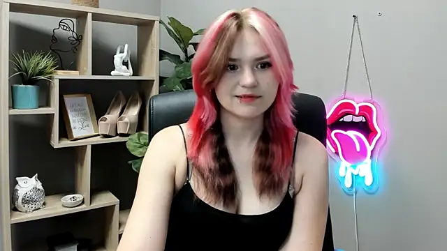 Snapshot of SweetLilyxo chatting on June 11, 7:06 am SweetLilyxo online show from June 11, 7:06 am