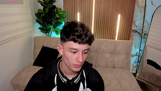 Patrick Howland  online show from February 4, 3:12 am