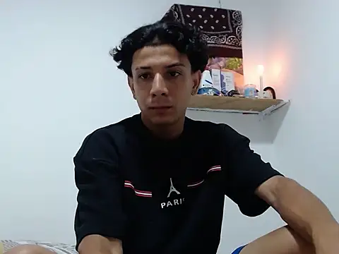 Snapshot of waner_thom chatting on July 14, 1:30 am waner thom online show from July 14, 1:30 am