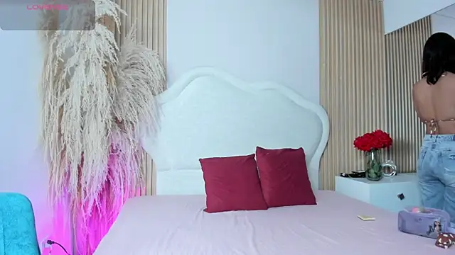 rebeca taylor online show from February 6, 3:22 am