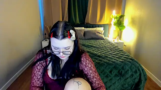 Kira G0ld online show from March 12, 1:01 am