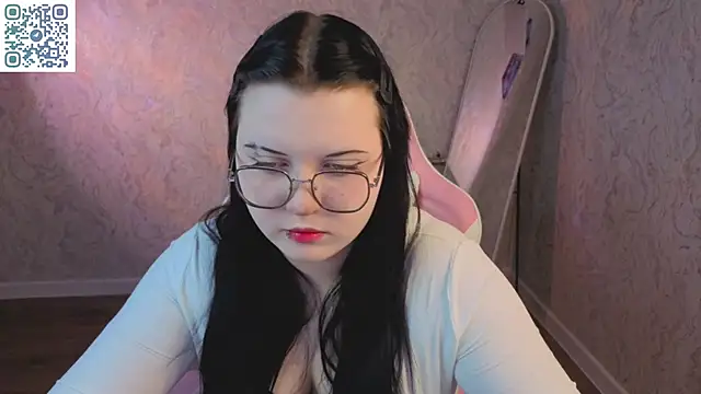 Kira G0ld online show from April 28, 1:04 am