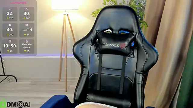 crispy amber online show from March 17, 1:21 am