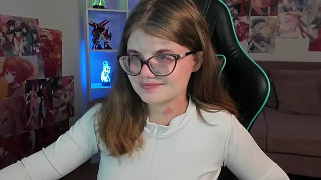 Snapshot of ChloeHalses chatting on March 6, 6:37 pm ChloeHalses online show from March 6, 6:37 pm