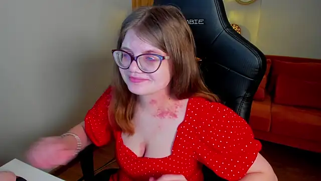 Snapshot of ChloeHalses chatting on March 7, 6:05 pm ChloeHalses online show from March 7, 6:05 pm