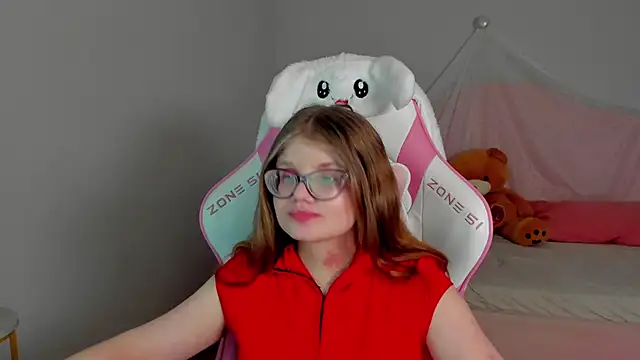 ChloeHalses online show from April 10, 6:23 pm
