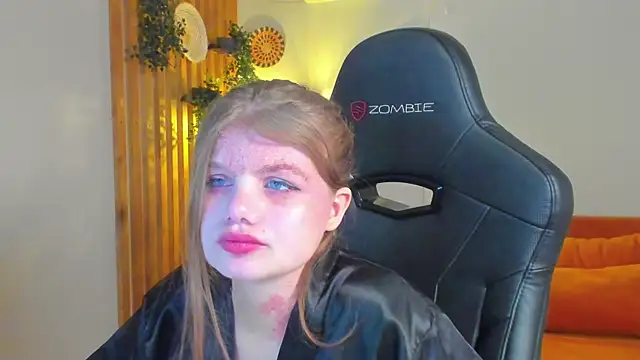 ChloeHalses online show from May 1, 5:01 am