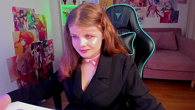 Snapshot of ChloeHalses chatting on June 4, 4:13 pm ChloeHalses online show from June 4, 4:13 pm