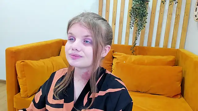 Snapshot of ChloeHalses chatting on June 19, 5:06 pm ChloeHalses online show from June 19, 5:06 pm