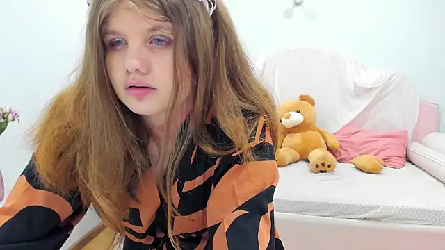 Snapshot of ChloeHalses chatting on June 23, 5:11 pm ChloeHalses online show from June 23, 5:11 pm