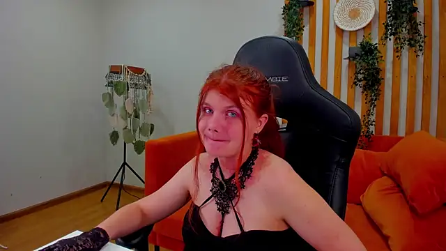 Snapshot of ChloeHalses chatting on July 28, 8:52 pm ChloeHalses online show from July 28, 8:52 pm
