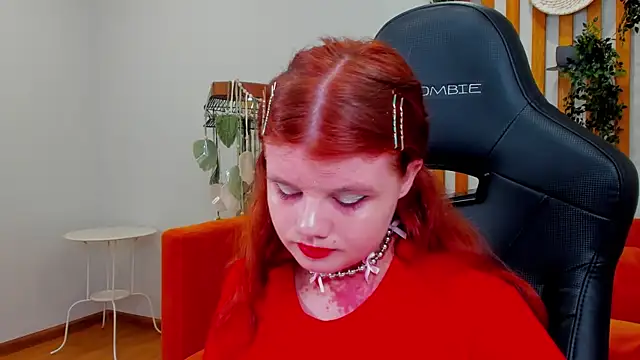 Snapshot of ChloeHalses chatting on August 3, 5:06 am ChloeHalses online show from August 3, 5:06 am