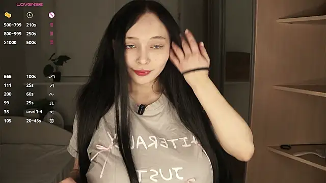 HannaHayles online show from March 4, 6:47 pm