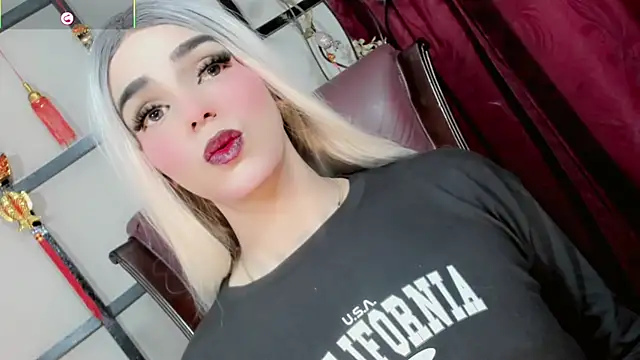 Snapshot of Maddye_Fox chatting on June 26, 3:33 am Maddye Fox online show from June 26, 3:33 am
