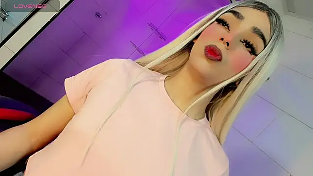 Snapshot of Maddye_Fox chatting on July 1, 3:30 am Maddye Fox online show from July 1, 3:30 am