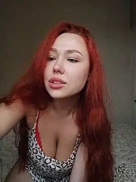 Snapshot of LolaaMint_ chatting on March 10, 9:03 am LolaaMint online show from March 10, 9:03 am