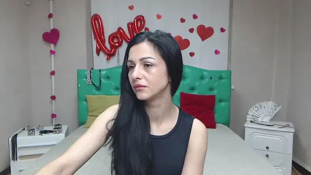 Snapshot of EvaClarkk chatting on April 10, 5:23 am EvaClarkk online show from April 10, 5:23 am