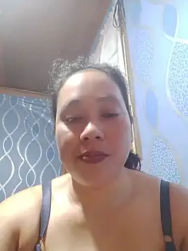 Snapshot of May_Bombs chatting on May 26, 1:01 am May Bombs online show from May 26, 1:01 am